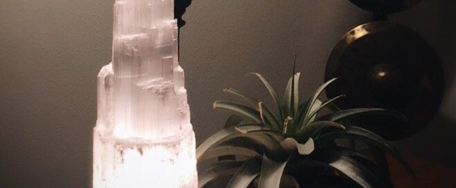 removing negative energy selenite lamp for space and energy clearing